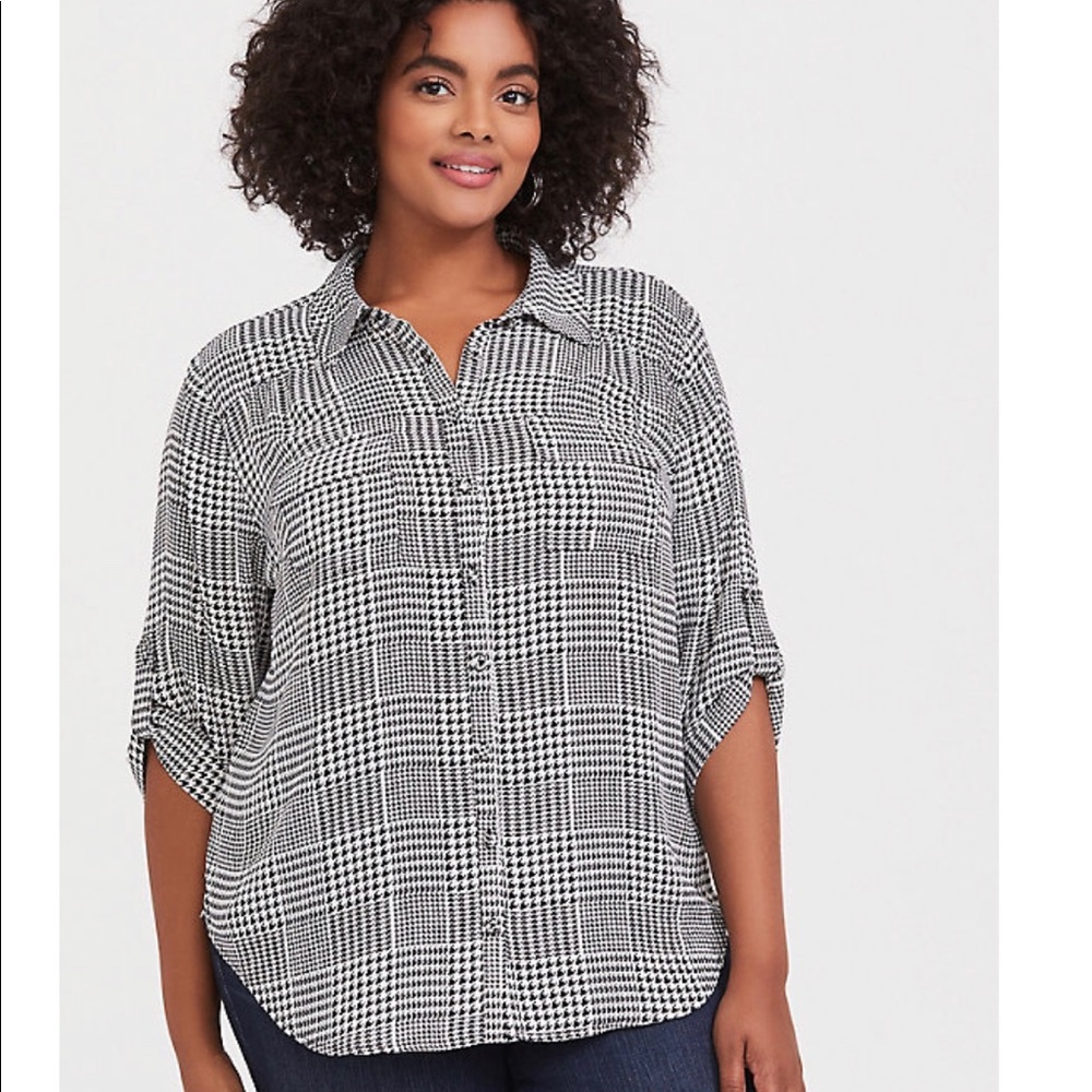 TORRID PLAID HOUNDSTOOTH BUTTON FRONT BLOUSE